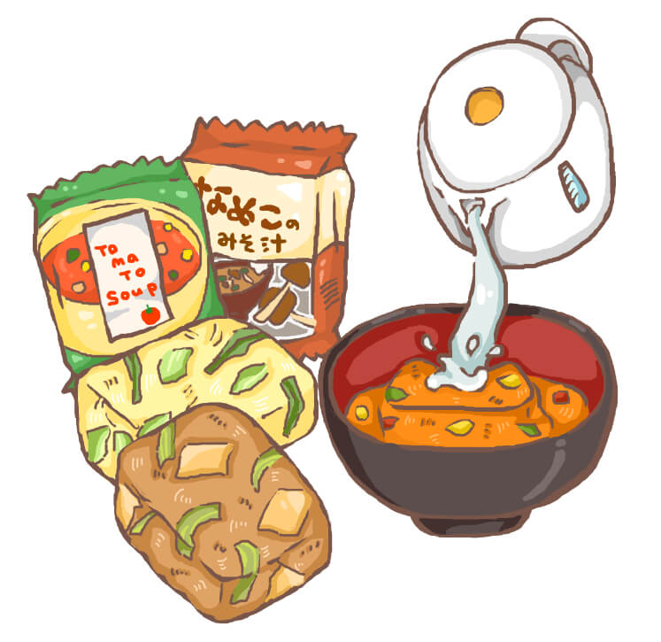 お椀に入ったフリーズドライ味噌汁をお湯で注いでいる
